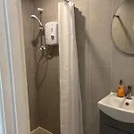 Rural Private Detached Small Bedroom And Bathroom Only- Size 10m2- Not An Apartment- No Clothes Storage- No Cooking Facilities Apartamento