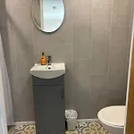 アパート Rural Private Detached Small Bedroom And Bathroom Only- Size 10m2- Not An Apartment- No Clothes Storage- No Cooking Facilities Butlersbridge