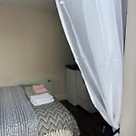 アパート Rural Private Detached Small Bedroom And Bathroom Only- Size 10m2- Not An Apartment- No Clothes Storage- No Cooking Facilities