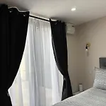 アパート Rural Private Detached Small Bedroom And Bathroom Only- Size 10m2- Not An Apartment- No Clothes Storage- No Cooking Facilities