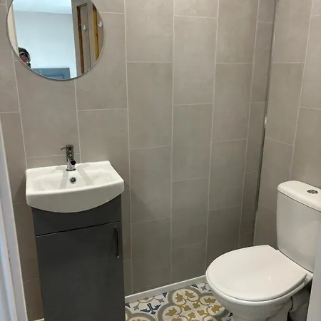 Private Detached Small Bedroom And Bathroom Only- Is Not An * Butlersbridge