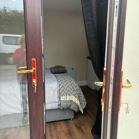 Private Detached Small Bedroom And Bathroom Only- Is Not An Apartment Butlersbridge