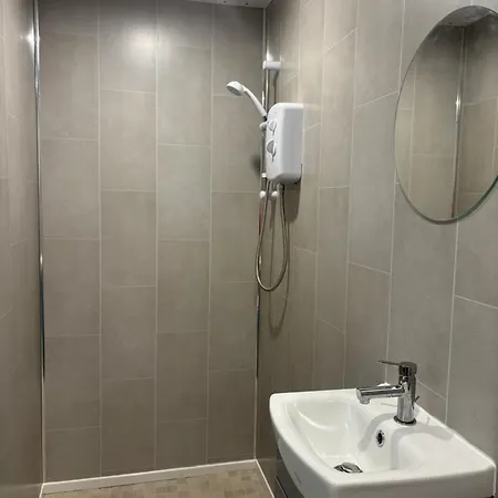 Private Detached Small Bedroom And Bathroom Only- Is Not An Apartment
