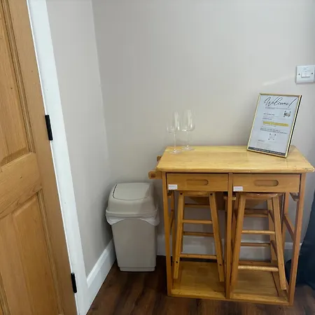 Apartment Private Detached Small Bedroom And Bathroom Only- Is Not An