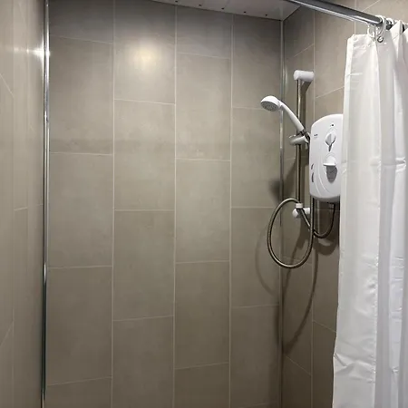 Private Detached Small Bedroom And Bathroom Only- This Is Not An Apartment- No Clothes Storage- No Cooking Facilities Apartamento Butlersbridge