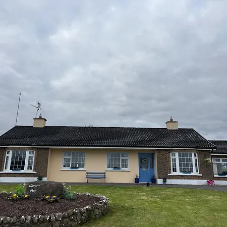 Rural Private Detached Small Bedroom And Bathroom Only- Size 10m2- Not An Apartment- No Clothes Storage- No Cooking Facilities * Butlersbridge