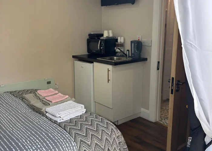 Private Detached Small Bedroom And Bathroom Only- Is Not An Apartment- No Clothes Storage- No Cooking Facilities Butlersbridge