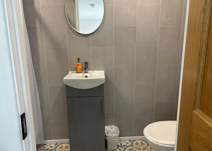 Apartamento Private Detached Small Bedroom And Bathroom Only- Is Not An Apartment- No Clothes Storage- No Cooking Facilities Butlersbridge
