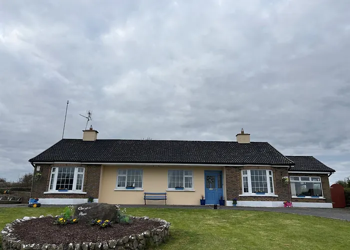 Private Detached Small Bedroom And Bathroom Only- Is Not An Apartment- No Clothes Storage- No Cooking Facilities * Butlersbridge