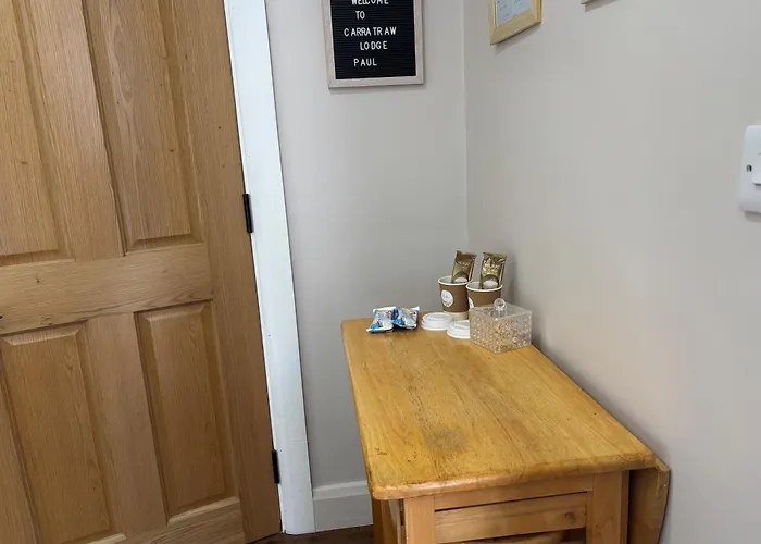 Private Detached Small Bedroom And Bathroom Only- Is Not An Apartment- No Clothes Storage- No Cooking Facilities